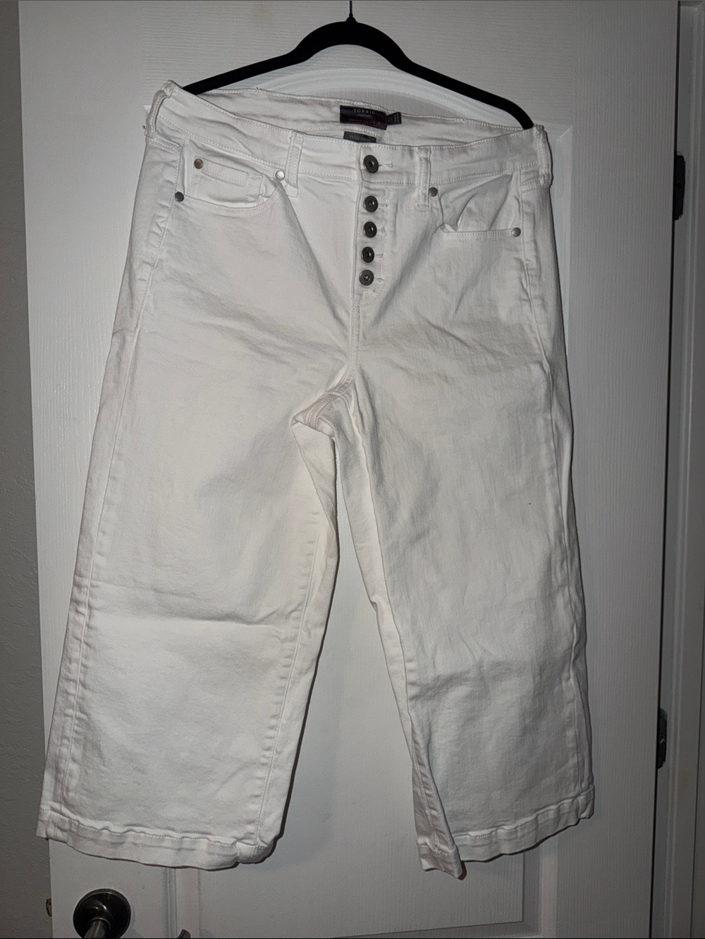 torrid White Cropped Button-Fly Jeans